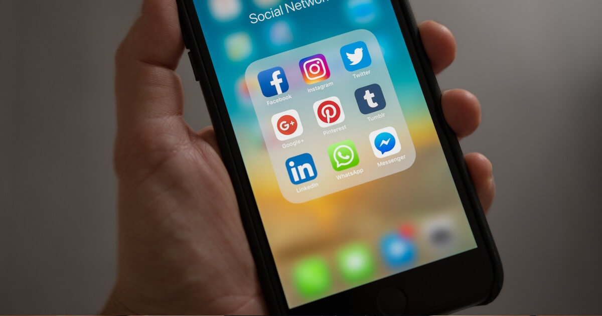 A Guide to Leveraging LinkedIn - photo of social media mobile apps by pexels-tracy-le-blanc