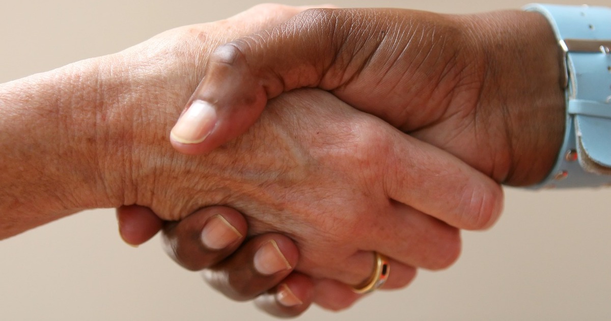 2 people shaking hands after discussing a referral for the insurance agency